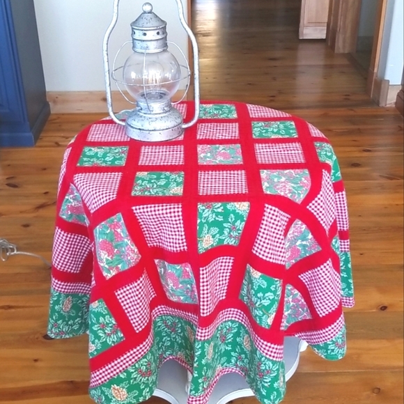 Vtg Round Tablecloth - 63" - Picture 3 of 8